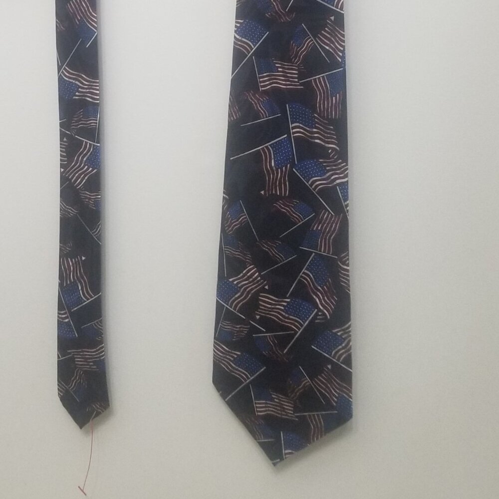 NWOT Steven Harris blue swirls with US Flags tie - Picture 3 of 8